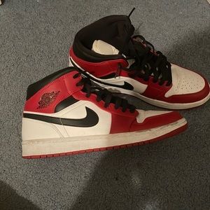 Jordan 1 Mid Chicago